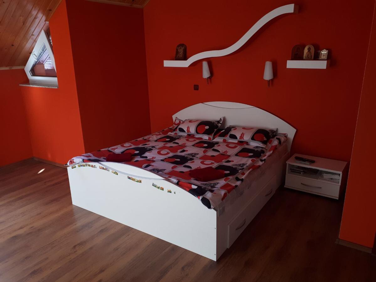 Casa De Vacanta Pârâul Rece Esterno foto