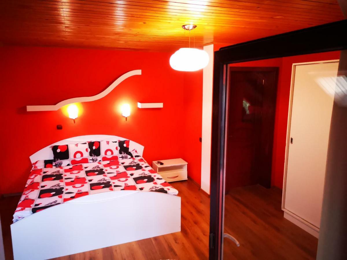 Casa De Vacanta Pârâul Rece Esterno foto